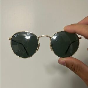 Ray-Ban Gold Green Vintage-Inspired Sunglasses